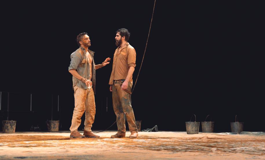 Premiado “Tom na Fazenda”, com Armando Babaioff, retorna ao Teatro Guaíra